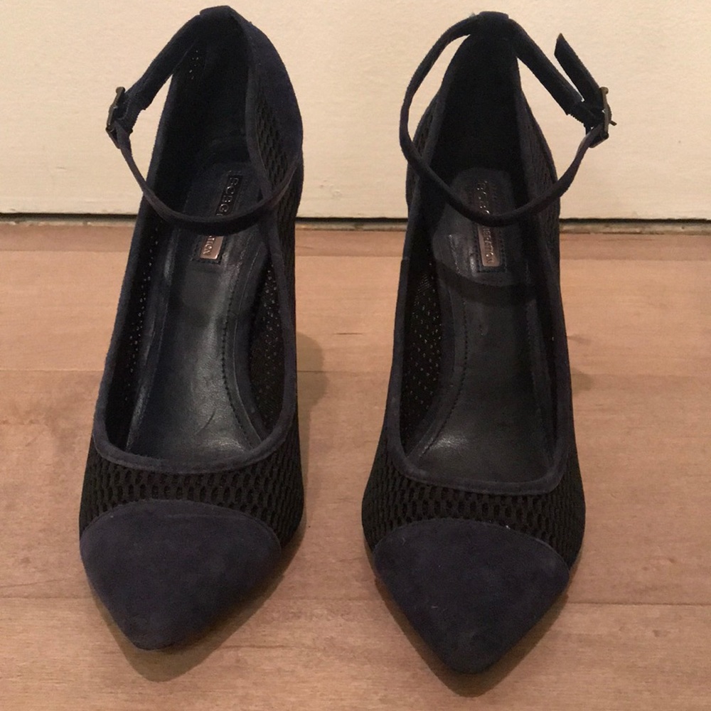 Navy Pumps